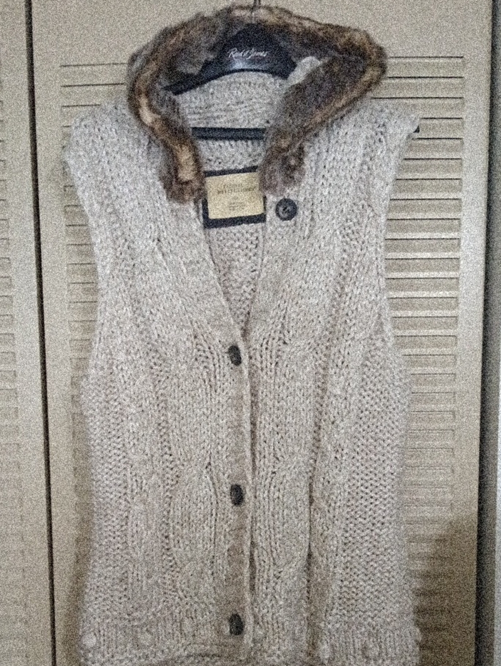 Natural Reflections Cream Cable Knit Faux Fur Collar Sleeveless Cardigan